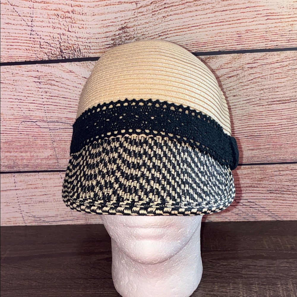 EUC Stylish Black and Tan Women's Straw Hat 22” Surell